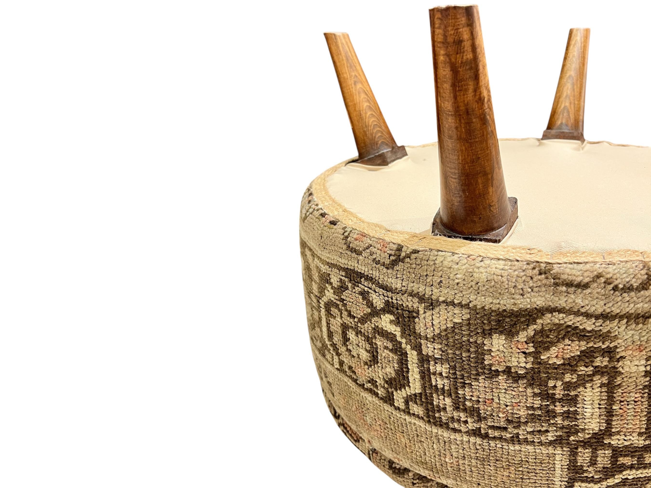 Vintage Carpet Medium Round Ottoman